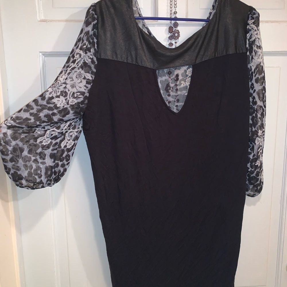 Maurice’s Sheer Leopard & Leather Top Sz 3 - Picture 6 of 8